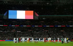 Inglaterra e França fazem amistoso após atentado em Paris