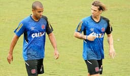 treino Vasco - Diguinho e Julio Cesar (foto:Wagner Meier/LANCE!Press)