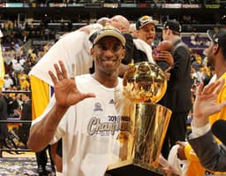 Após 20 temporadas, Kobe Bryant encerra carreira vitoriosa na NBA (Foto: AFP)