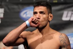 Rafael dos Anjos é o campeão dos leves do Ultimate