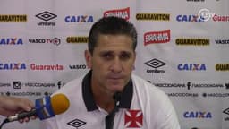 Jorginho se emociona após rebaixamento do Vasco: 'Entreguei a minha vida'