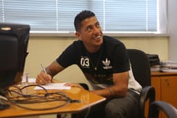 Ralf renova com Corinthians (Foto: Daniel Augusto Jr/Agência Corinthians)