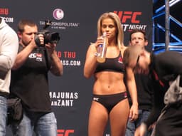 Paige VanZant em pesagem oficial