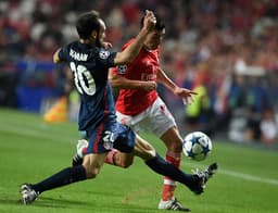 Gaitán esteve em campo na derrota do Benfica para o Atlético de Madrid (Foto: Francisco Leong / AFP)