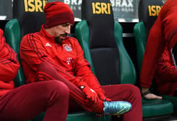 Ribéry só volta a jogar em 2016 (Foto: Patrik Stollarz / AFP)