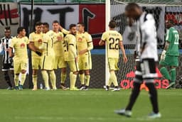 Jogadores comemoram um dos gols do América-MEX (Foto: Kazuhiro Nogi / AFP)