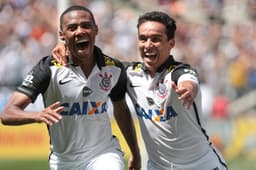 Depois de Jadson, Elias também pode trocar o Corinthians pelo futebol chinês (Foto: Daniel Augusto Jr)