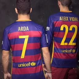 Arda Turan e Aleix Vidal poderão estrear pelo Barcelona (Foto: Reprodução / Twitter)