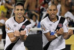 Rodrigo e Luan comemoram gol