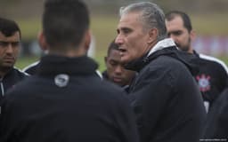 Tite projeta temporada difícil pelo Corinthians (Foto: Daniel Augusto Jr)