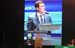 Alejandro Domínguez discursa na Conmebol (Foto: Igor Siqueira)