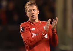 Lucas Leiva poderá conquistar seu segundo título da Copa da Liga Inglesa neste domingo (Foto: Divulgação / Site Oficial do Liverpool)