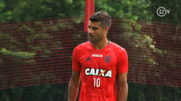 Ederson comanda treino do Flamengo