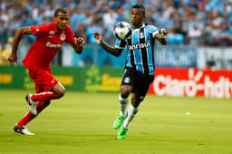 Ernando em ação pelo Internacional no Gre-Nal 409 (Foto: Lucas Uebel/Grêmio)