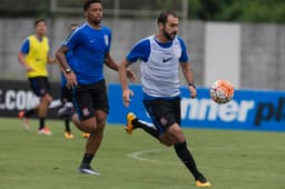 André e Danilo serão titulares do Corinthians na partida deste sábado (Foto: Daniel Augusto Jr)