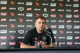 Diante do Villa Nova, Diego Aguirre deve escalar o Galo com três volantes (Foto: Bruno Cantini/Atlético-MG)