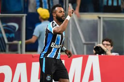 Confira imagens da passagem de Fernandinho pelo Grêmio