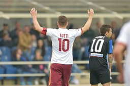 Totti marcou o gol de empate para a Roma