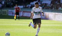 Zagueiro Juninho é um dos destaques do Coritiba no Campeonato Paranaense