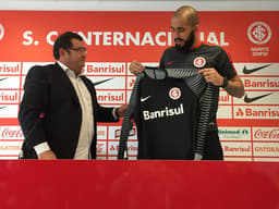 Danilo Fernandes - apresentação Internacional (Foto: Divulgação)