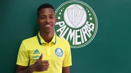 Tchê Tchê treinou como titular na lateral do Palmeiras