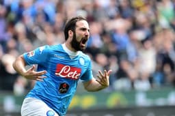 Gonzalo Higuaín marcou 36 gols pelo Napoli e foi o artilheiro na Itália