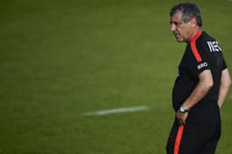 Fernando Santos durante o treino