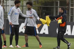 Jogadores do Corinthians em treino no CT Joaquim Grava