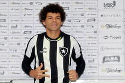 Camilo tem vínculo com o Botafogo até 31 de maio de 2018