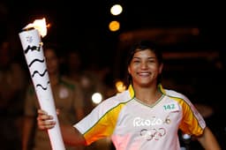 Campeã olímpica Sarah Menezes foi a atração do revezamento da tocha em Parnaíba, no Piauí