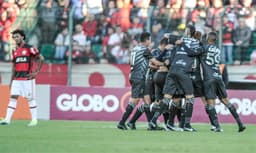 Figueirense x Flamengo (Foto: Eduardo Valente/LANCE!Press)