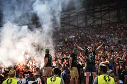 Torcida da Russia contra a Inglaterra