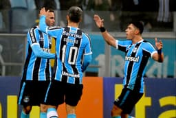 Comemoração entre Luan, Douglas e Giuliano&nbsp;