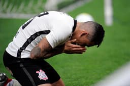 Luciano chorou ao marcar o primeiro gol do Corinthians no sábado