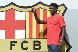 Umtiti é apresentado no Barcelona