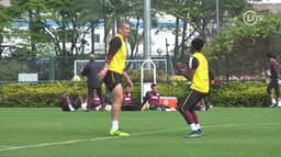 Maicon e Thiago Mendes no treino do São Paulo