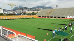 Atletas do tiro com arco treinam no Sambódromo