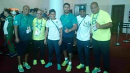 Parte da delegação brasileira de boxe olímpico posa após sorteio no Rio de Janeiro