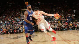 Zhou Qi joga profissionalmente no Xinjiang Flying&nbsp;desde 2014