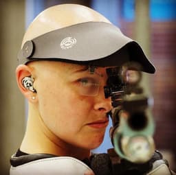 Esther Barrugués Alviñá ficou com a última posição na&nbsp;prova do rifle de 10m feminino