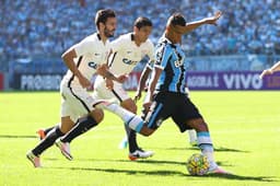 Grêmio goleia o Corinthians em Porto Alegre: 3 a 0&nbsp;