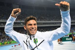 Thiago Braz bateu o recorde olímpico do salto com vara e saiu com o ouro