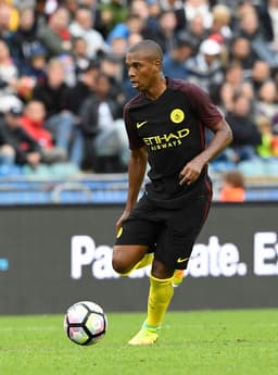 Fernandinho, Manchester City - brasileiro completa 32 anos em maio e é uma das peças de confiança do técnico Pep Guardiola