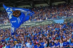 Torcida do Cruzeiro faz a festa com a boa fase do time