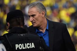 Seleção venceu por 3 a 0 na estreia de Tite