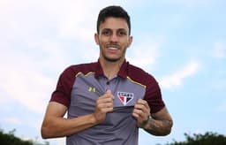 Jean Carlos vestiu a camisa do São Paulo e apareceu no CT&nbsp;