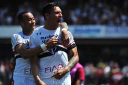 São Paulo venceu Figueirense e Chavez fez um dos gols&nbsp;