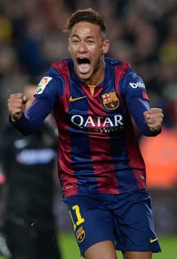 O primeiro gol oficial de Neymar com a camisa do Barcelona aconteceu em agosto de 2013, na goleada por 7 a 1 sobre a Tailândia, em um amistoso realizado em Bangcoc