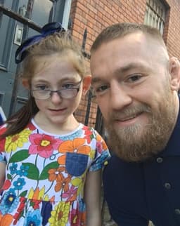 McGregor posta foto com fã mirim