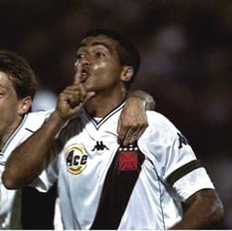 Romário iniciou sua trajetória profissional no Vasco da Gama, clube em que defendeu no final da carreira...